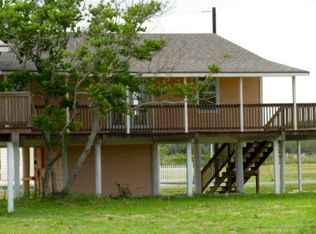 2004 S Doughty St, Rockport, TX 78382