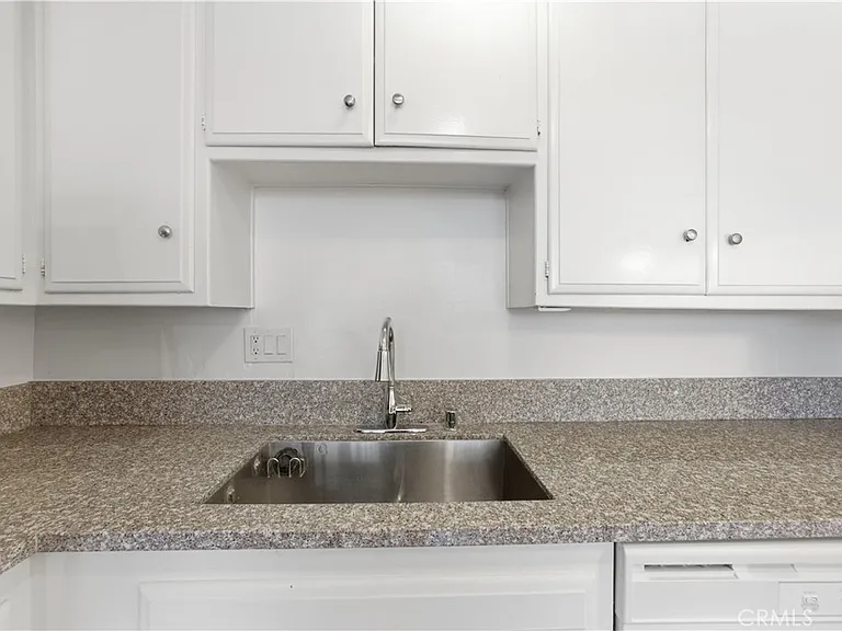 5168 Yarmouth Ave #5 — Photo 9