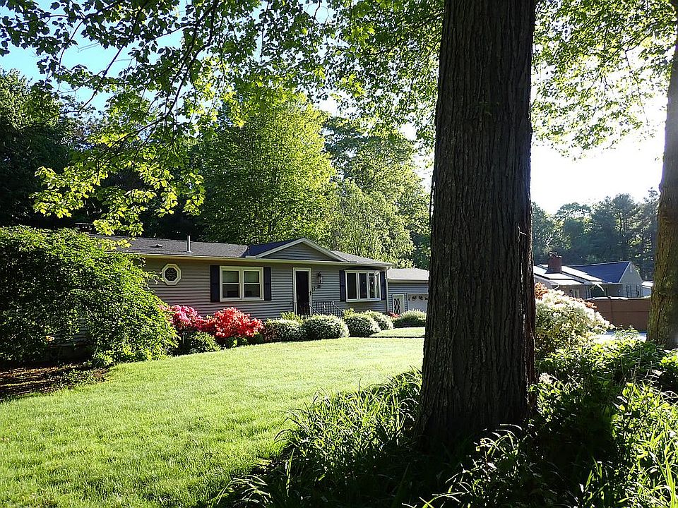 1st image of 28 Woodland Dr