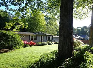 28 Woodland Dr, Clinton, CT 06413
