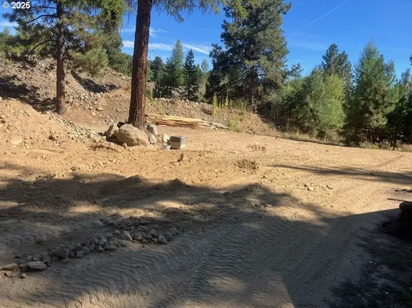 605 Sumpter Valley Hwy, Sumpter, OR 97877