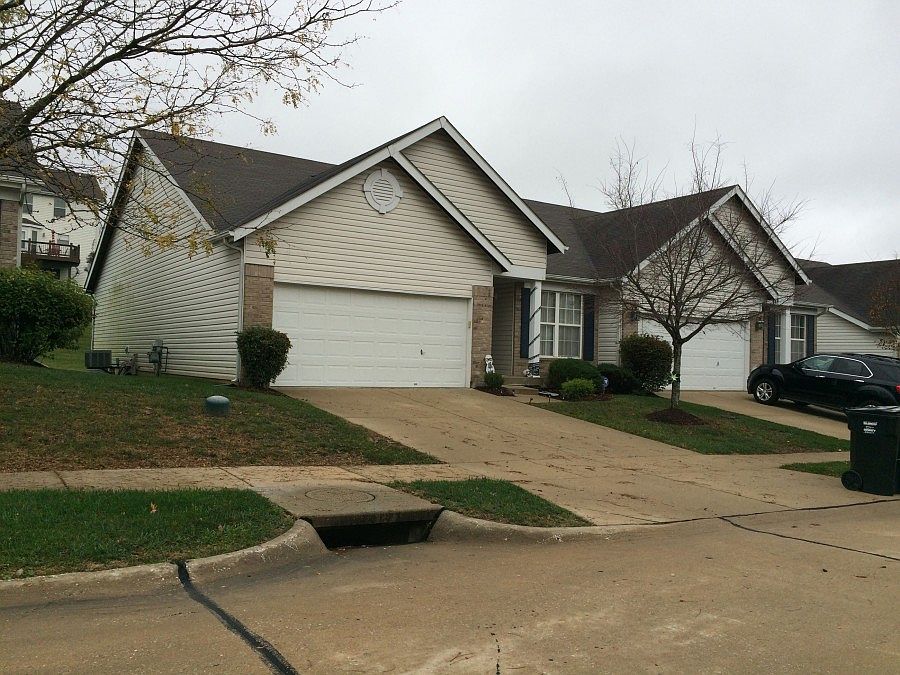 2nd image of 126 Robbins Way Dr