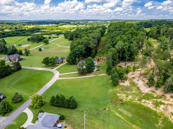 8 County Rd, Athens, TN 37303