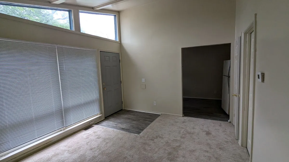 Living Room - 1014 Hazard Ave #3