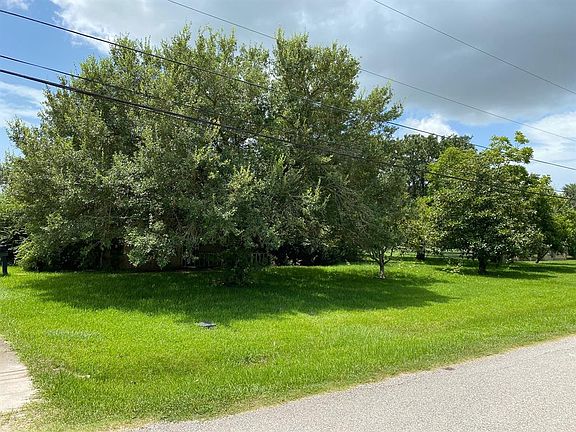 2nd image of 15603 Oleta Ln