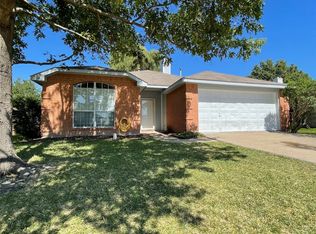 6237 Peach Tree Dr, Midlothian, TX 76065