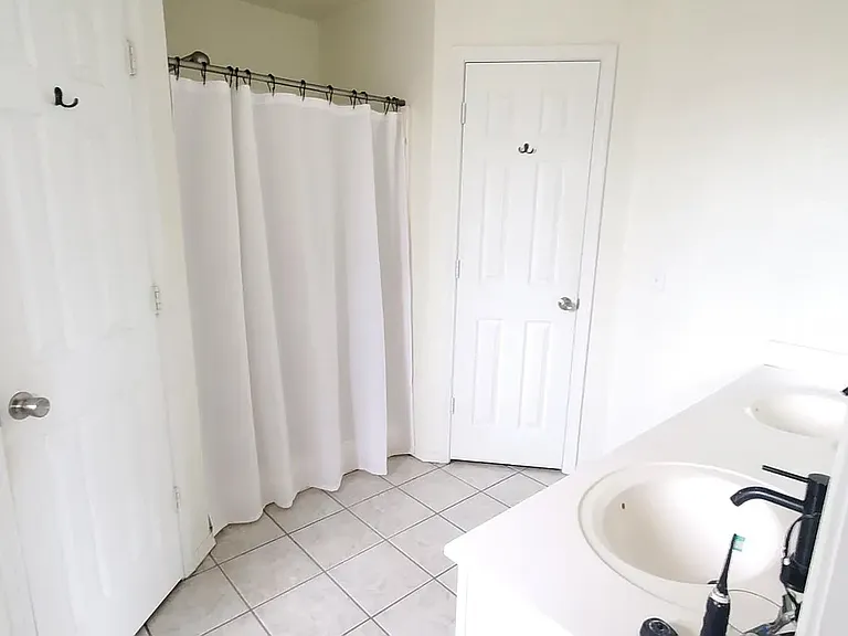 531 Walker St — Photo 8