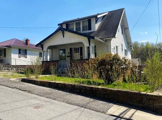618 Frantz Ave, Mullens, WV 25882