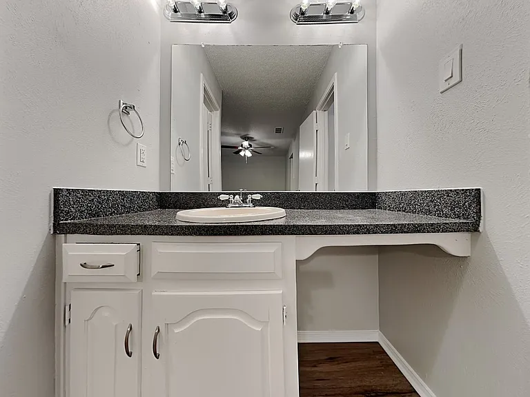 1349 Rutherford Dr — Photo 17