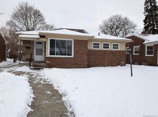 13441 Irvine Blvd, Oak Park, MI 48237