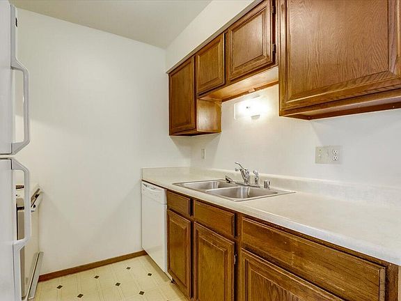 5th image of 237 Madison St Unit 70