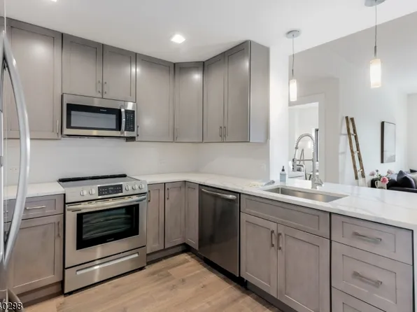 1 Carriage City Plz #513, Rahway City, NJ 07065