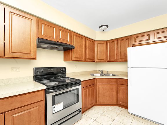 3rd image of 2650 Brookwood Way Dr APT 121