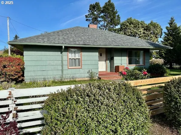 3275 Chester St, North Bend, OR 97459