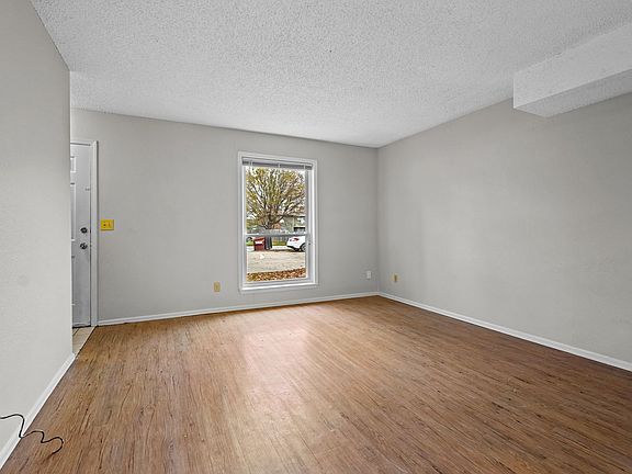5th image of 624-630 N Betty Jo Dr #628