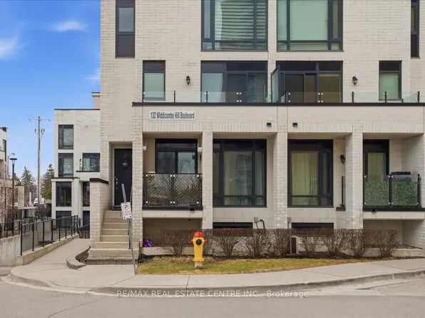 132 Widdicombe Hill Blvd #307, Toronto, ON M9R 0A9