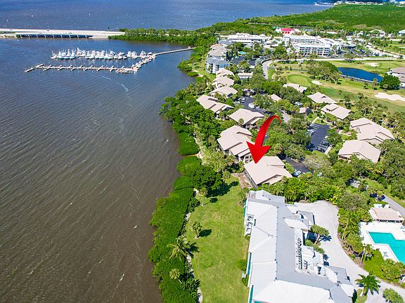 4th image of 218 NE Edgewater Dr