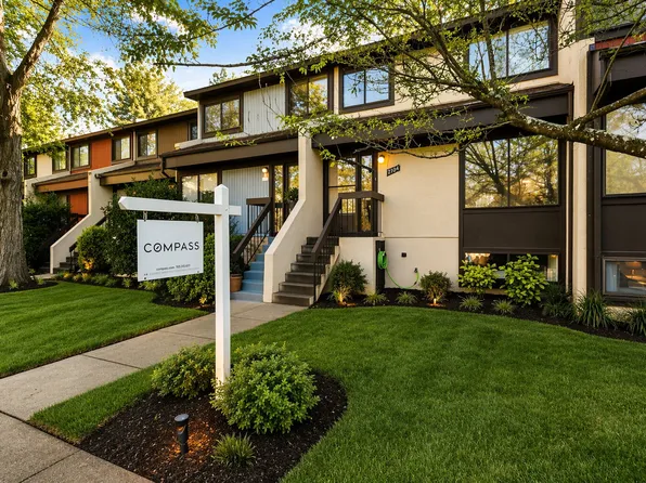 2104 Cartwright Pl, Reston, VA 20191