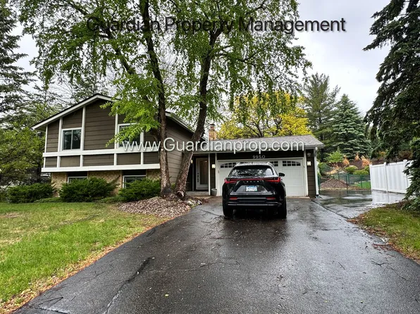9950 Buckingham Dr, Eden Prairie, MN 55347