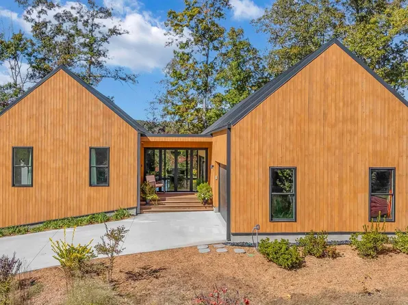 562 Club Dr, Greenville, SC 29611