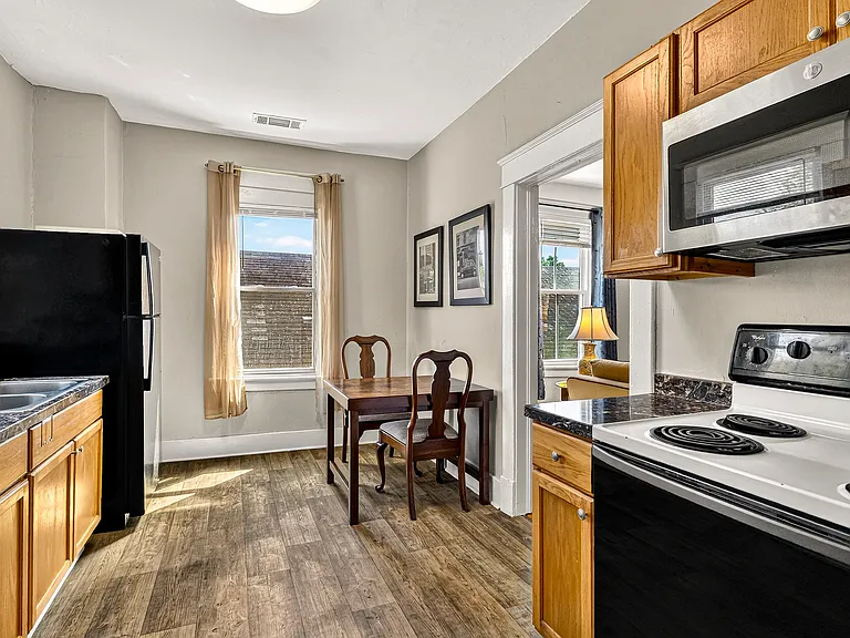 530 E 35th St #B — Photo 18