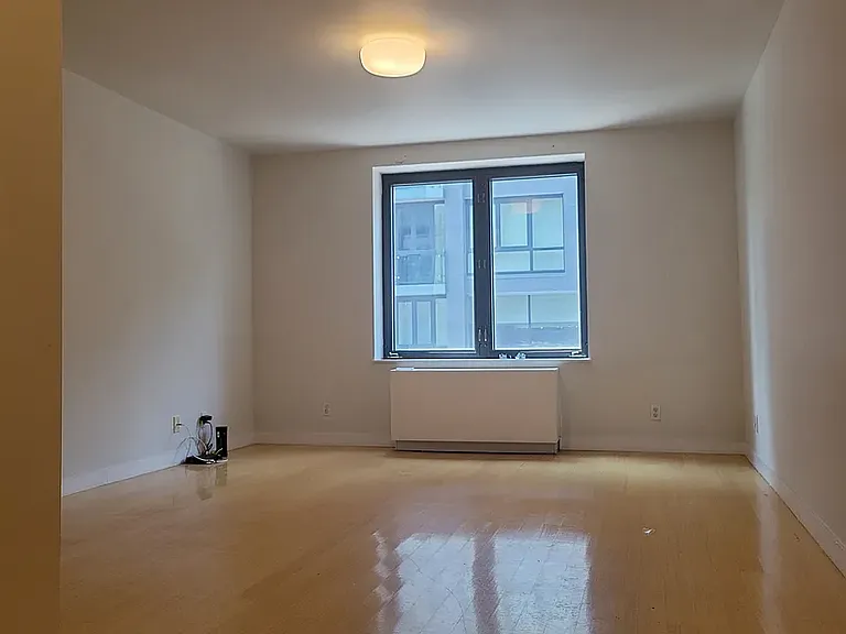252 E 2nd St #2C — Photo 2