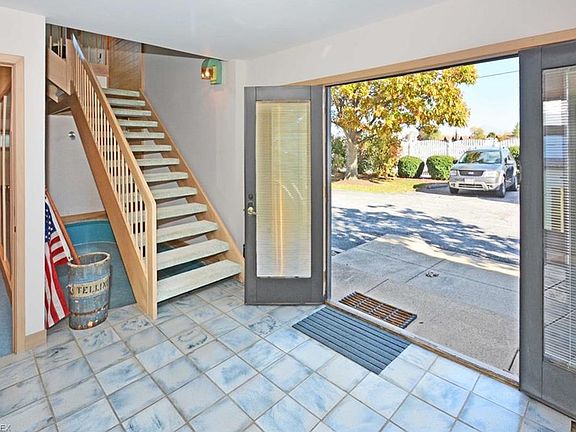 3rd image of 555 Catalina Dr