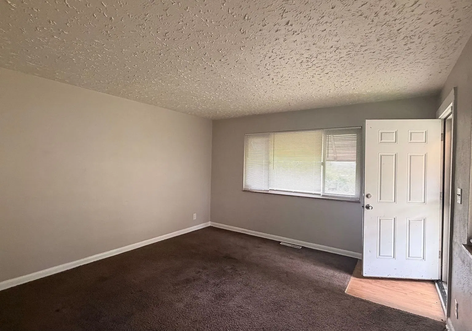 3709 Kinnear Ave — Photo 2