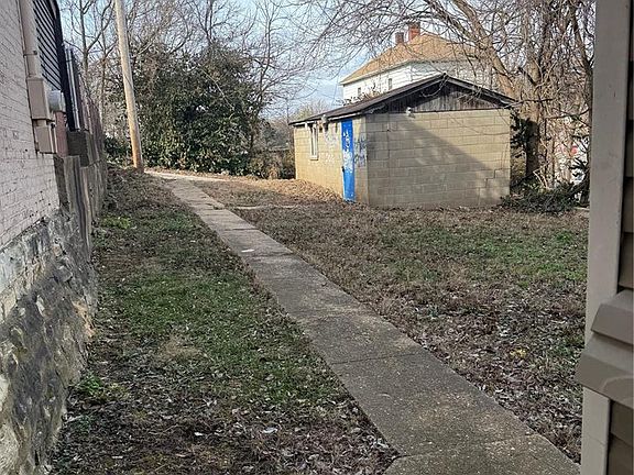 4th image of 104 E 2nd St