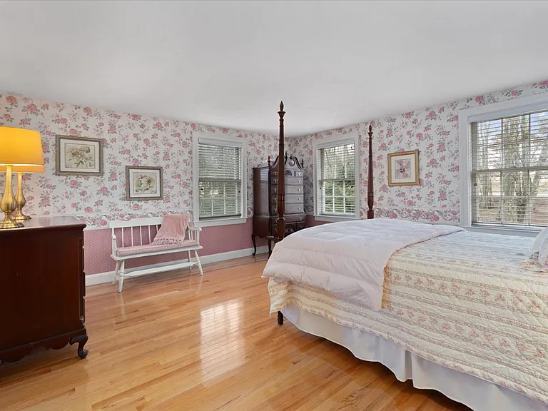 Guest bedroom 2 with queen bed.