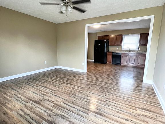 4th image of 106 Jonathan Dr