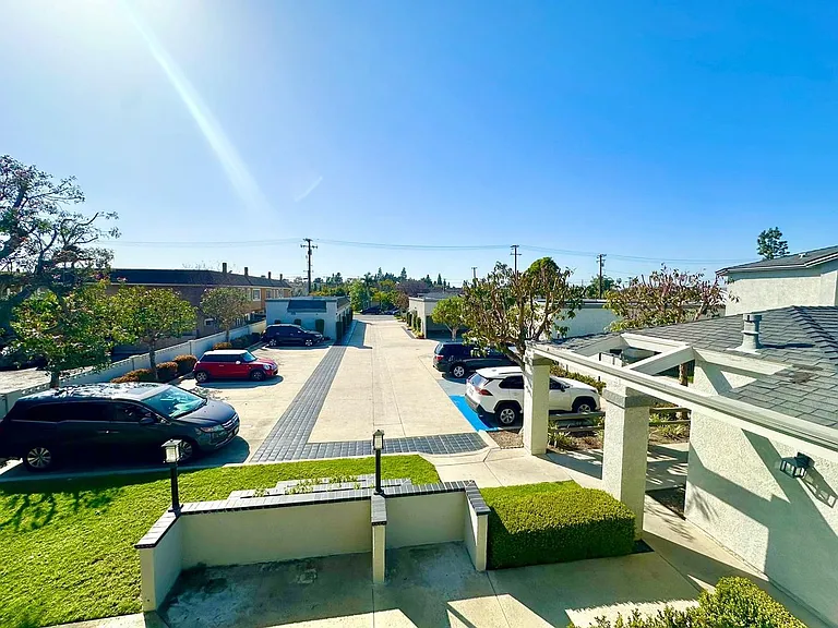 Nelson Apartments (Silver Tree Terrace) — Photo 3