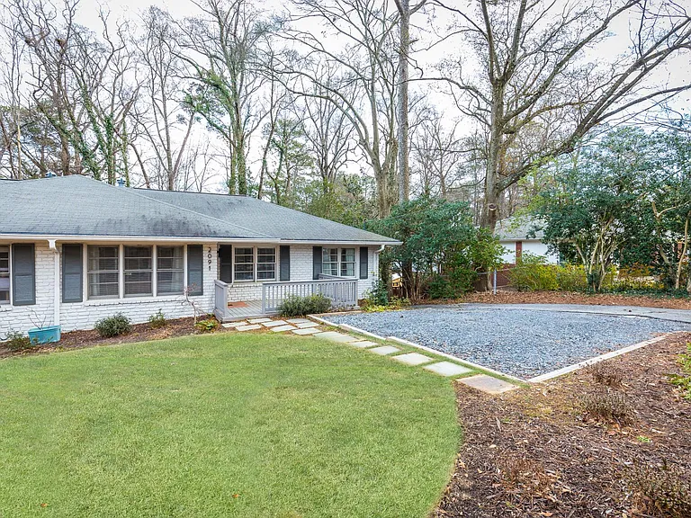 2091 Howell Mill Rd NW — Photo 2