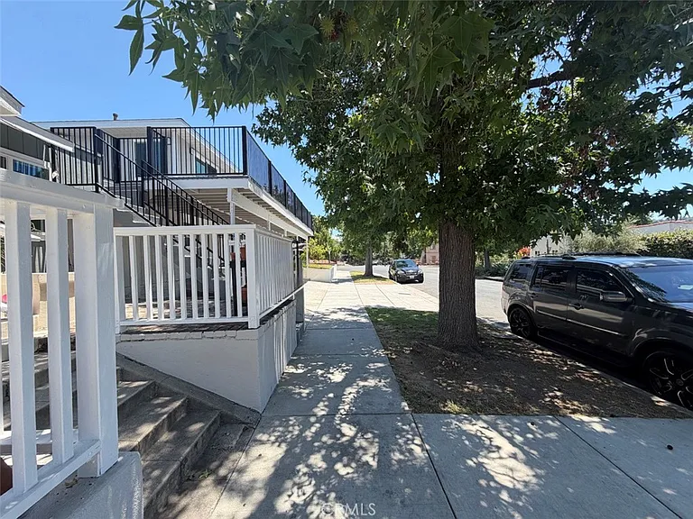 1550 N Avenue 45 — Photo 23