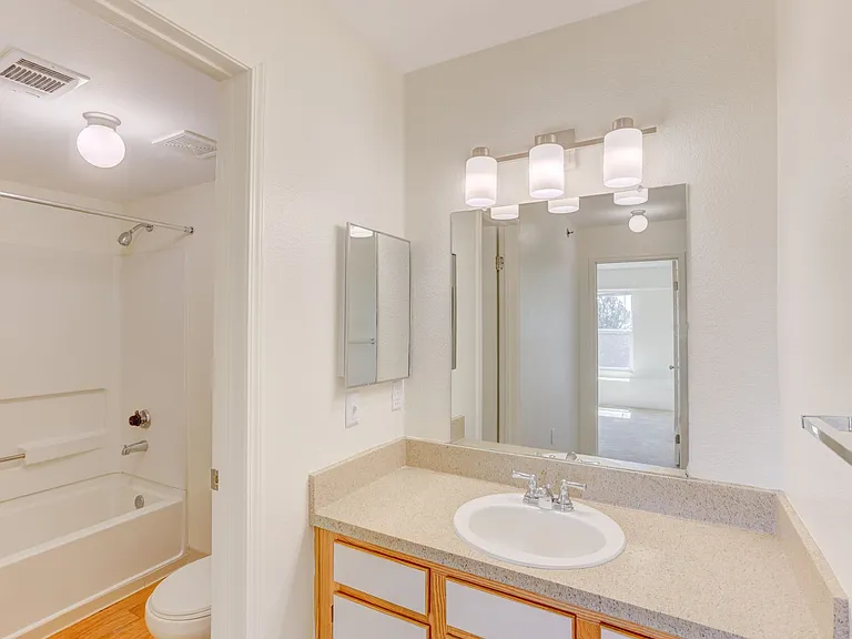 Americana Lakewood Apartments — Photo 86