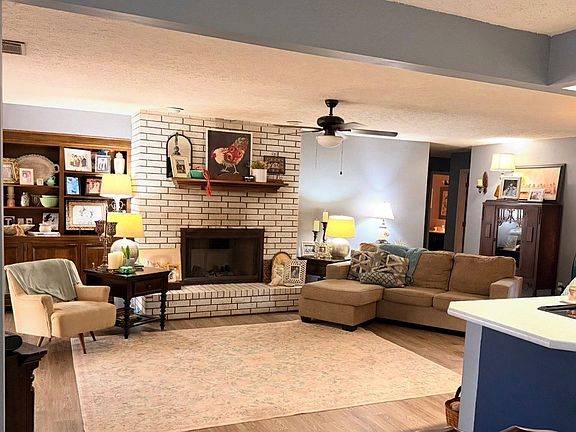 5th image of 98 Atchison Pl