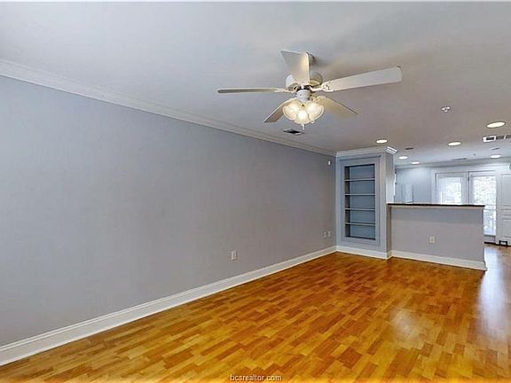 3rd image of 1725 Harvey Mitchell Pkwy S APT 1623
