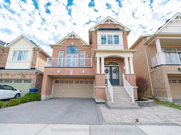 142 Yakefarm Blvd, Whitchurch Stouffville, ON L4A 0R8