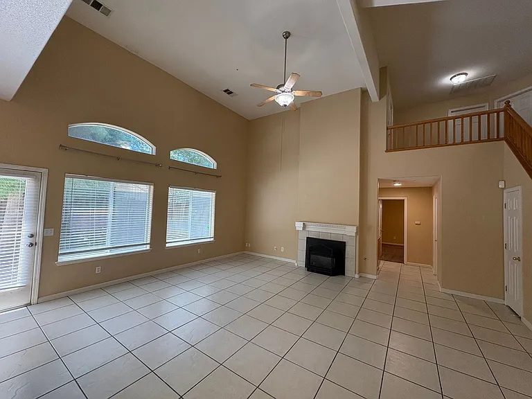 703 W Russell Ave — Photo 21