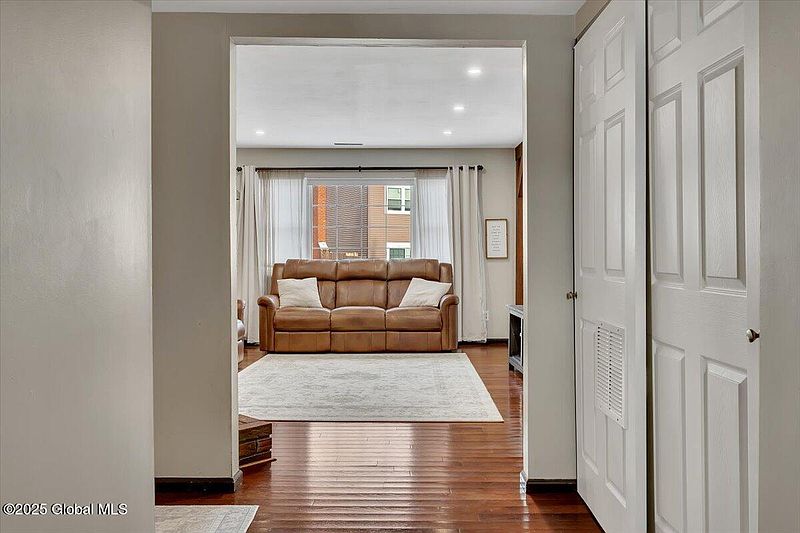 3rd image of 12 Willowbrook Lane