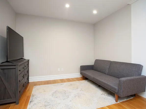 156-08 Riverside Drive West image 3 of 7