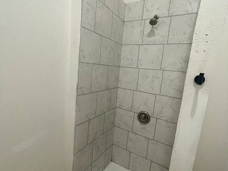 1815 E Houston St #1 — Photo 9