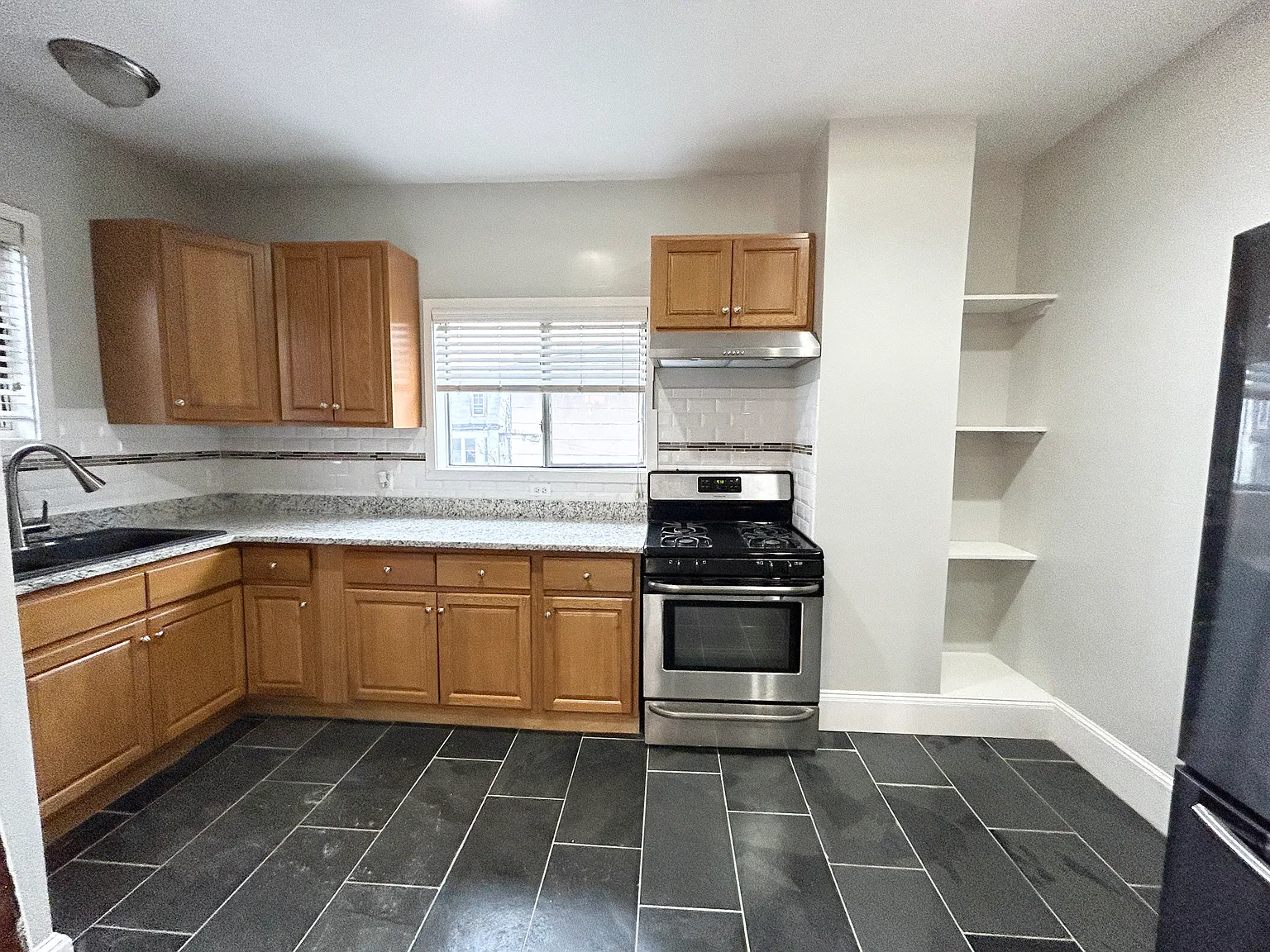 4 bed, 9999 sqft, $3,500 — Photo 4