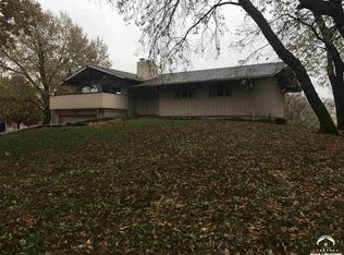 118 Lakeview Ct, Ozawkie, KS 66070