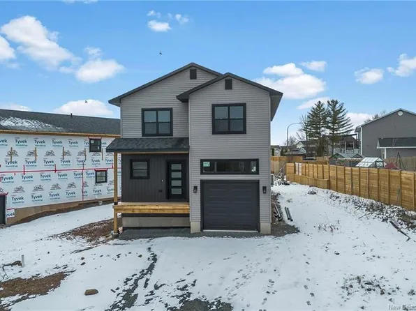 7 Brizley St, Oromocto, NB E2V 4R1