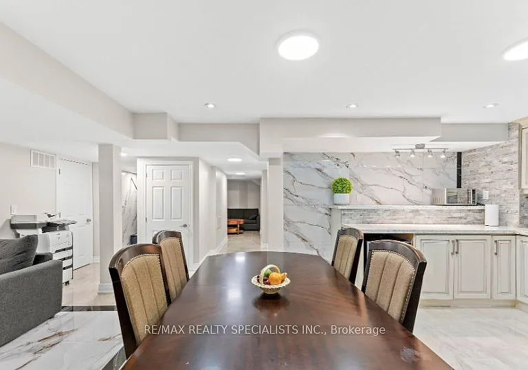 88 Showboat Cres #BSMNT — Photo 11