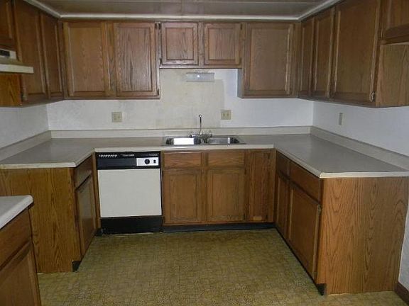 5th image of 178 Saint Clair Dr