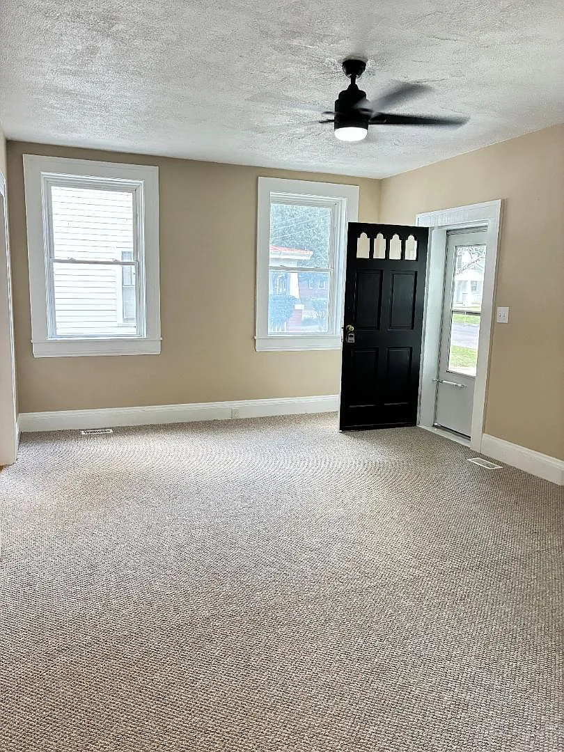 1117 Vance Street, N — Photo 3