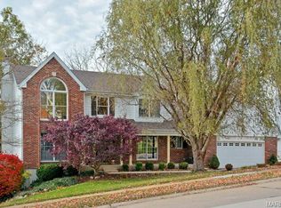 725 Carman Meadows Dr, Ballwin, MO