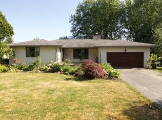 977 Sturgeon Point Rd, Derby, NY 14047